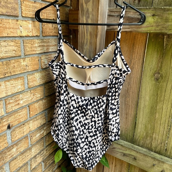 Kona Sol Black and White Asymmetrical Sleeveless Bodysuit - Picture 2 of 3